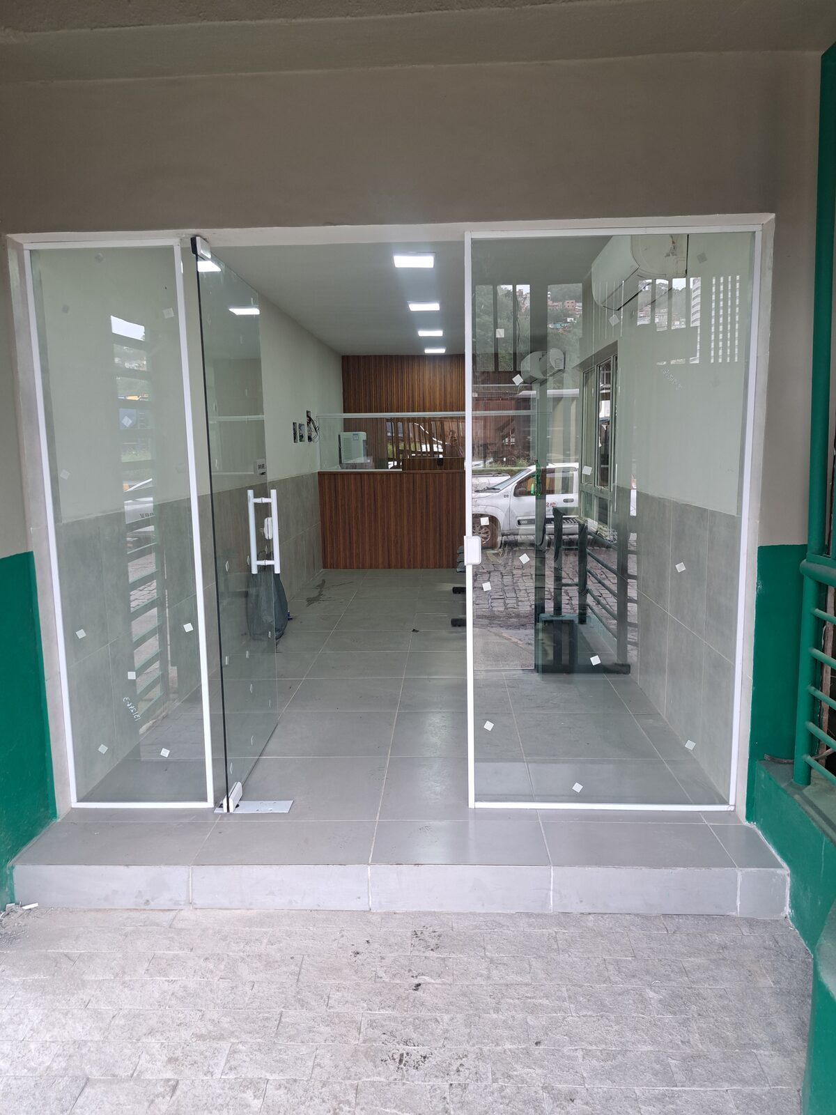 Portas e Divisórias de Vidro