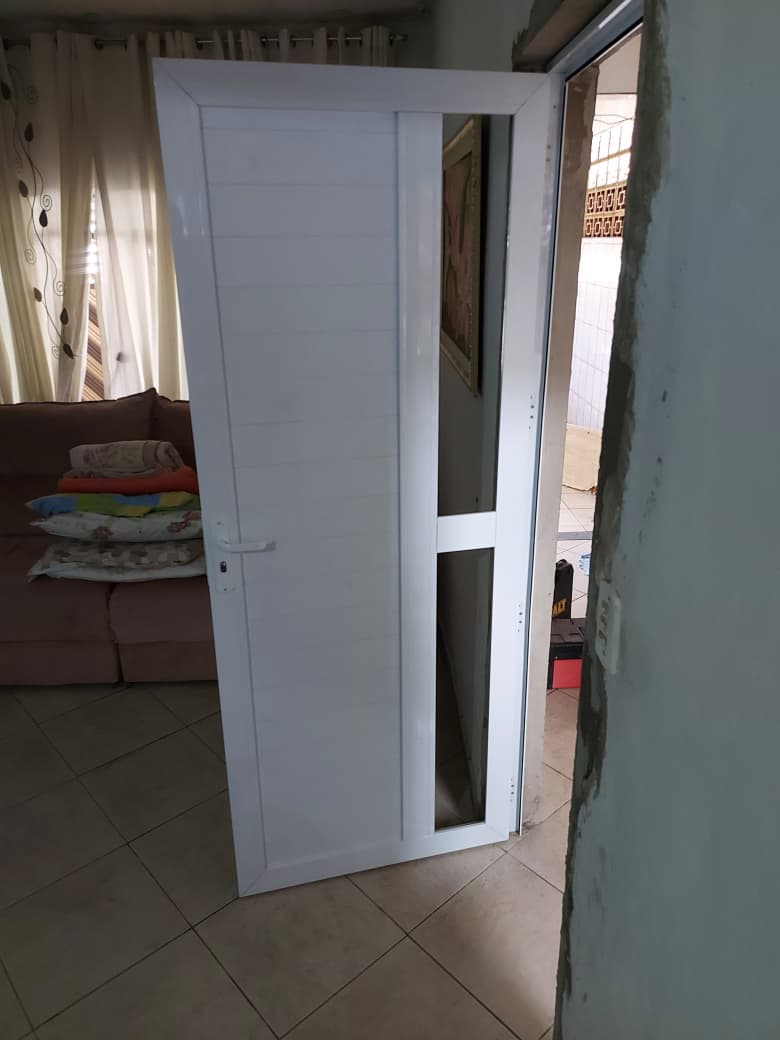 Portas e Grades de Alumínio