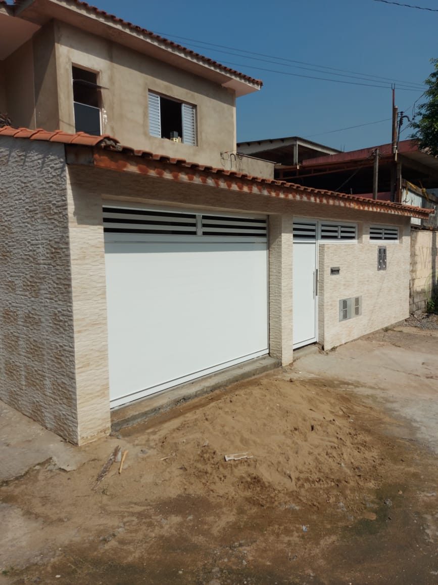 Portão nº 3: Portão de correr com porta social, lambril duplo, grade horizontal