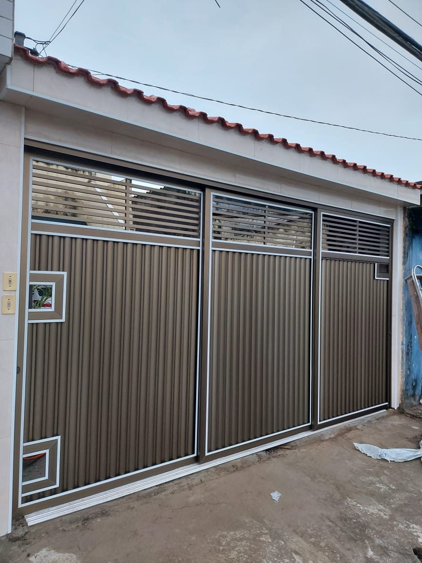 Portão nº 15: 3 folhas champanhe com acabamento branco, grade horizontal e caixinha de correio